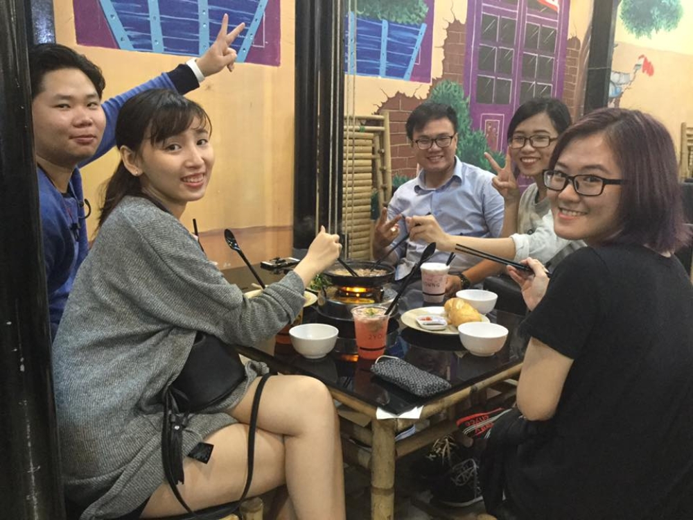 Không gian & menu